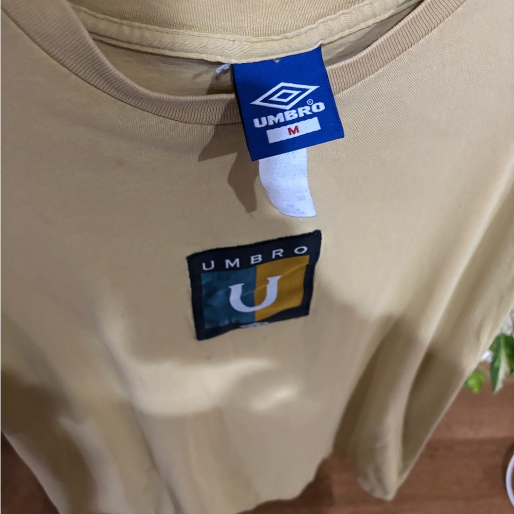 Vintage Umbro Men's pale yellow T-Shirt size medium 100% cotton - Picture 4 of 6